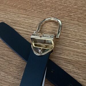 NWT Michael Kors Women’s Navy/Cream reversible Belt.